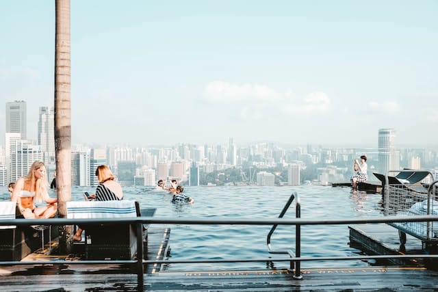 A spectacular rooftop swimming pool at a hotel in Singapore. Photo by Adrien Olichon.